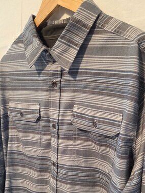 Men’s Swiss Tech Button Up Long Sleeve, Gray Striped Size XL 46-48, Excellent